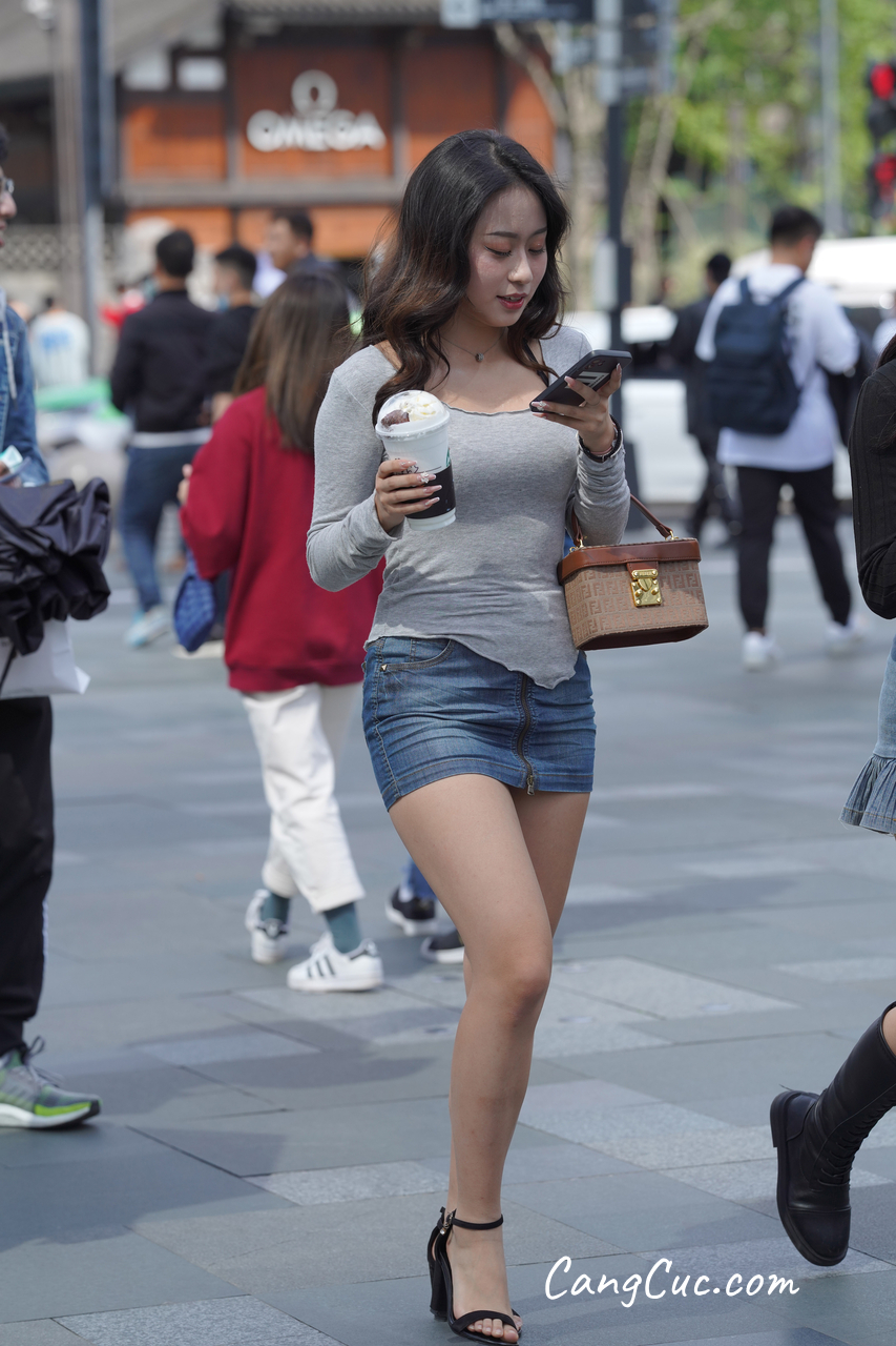 [精选街拍作品] No.3186 蓝色紧身包臀裙